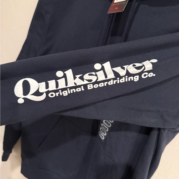 BRAND NEW Quiksilver navy Sweatshirt with Logo - Picture 2 of 5